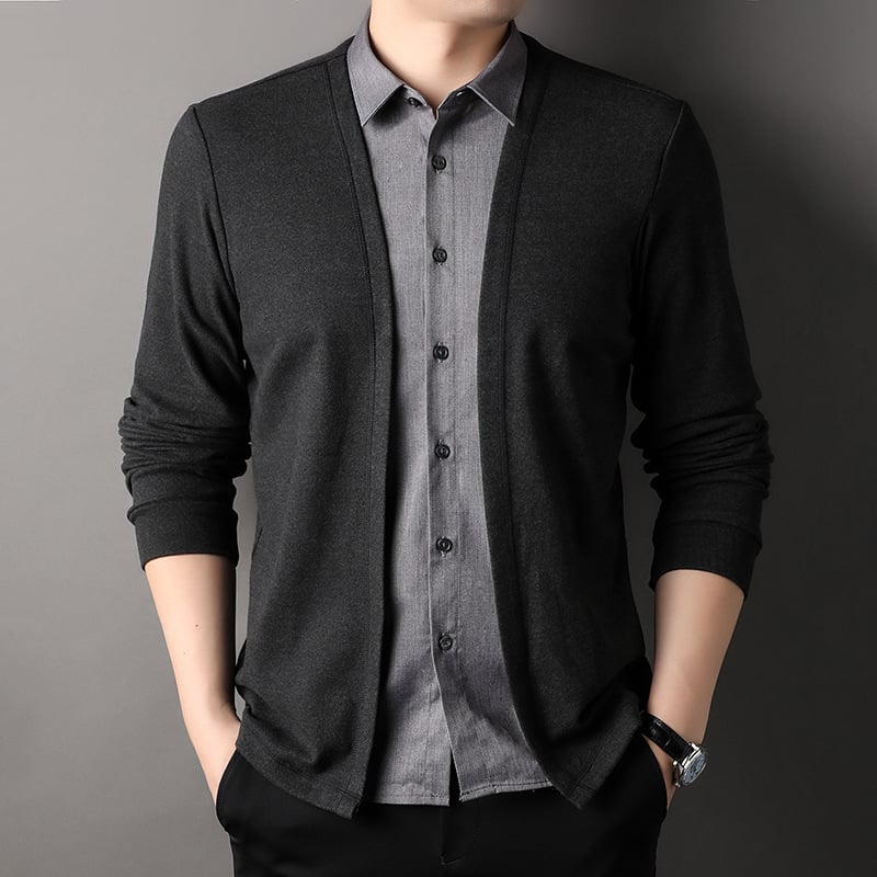 Zweiteiliger Herren-Cardigan mit Hemdkragen für einen stilvollen und raffinierten Look.